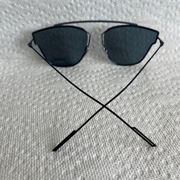 Authentic Christian Dior Sunglasses🕶️🕶️ - Picture 5 of 9